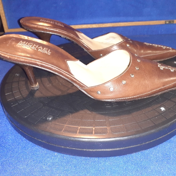 Michael Kors Women's Brown Leather W/Studs Open back 2-1/2In. Heels Sz. 8M-US - Picture 3 of 8